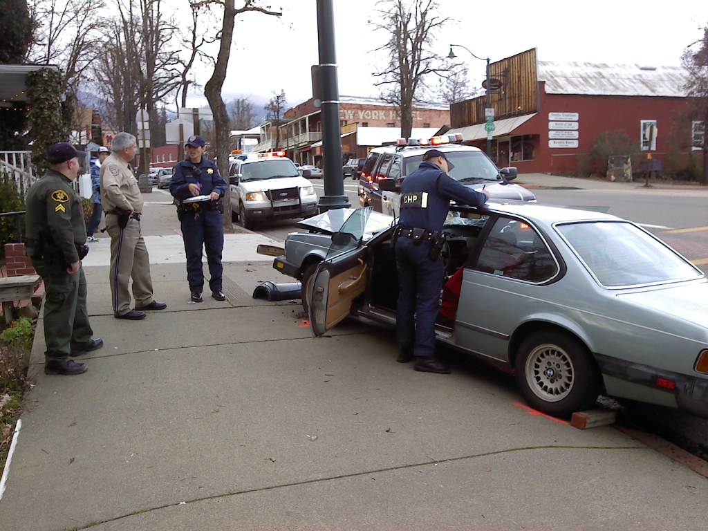 loading Gallery//Action/Accident 5feb10/fullsize/100205 008.jpg... or select a thumbnail